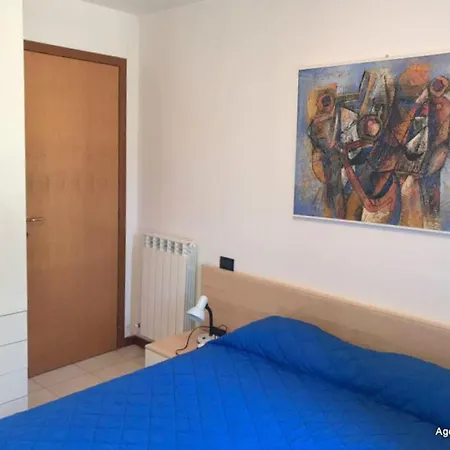 Inviting Close To The In Appartamento