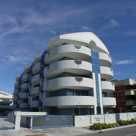 Inviting Close To The In