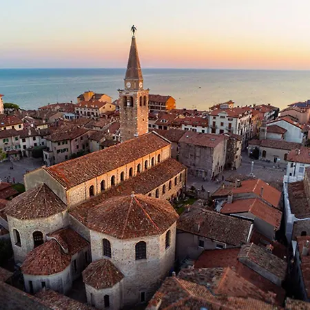 Inviting Close To The In *