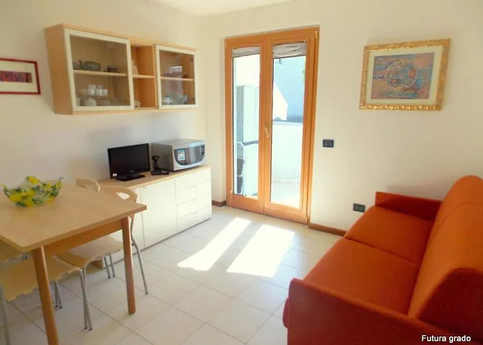 Inviting Close To The In Apartment *