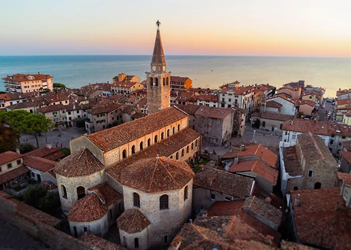 Inviting Close To The In *